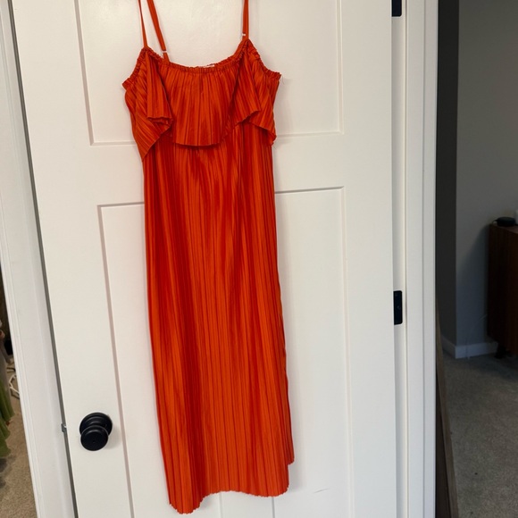 Dresses & Skirts - Orange Midi Dress